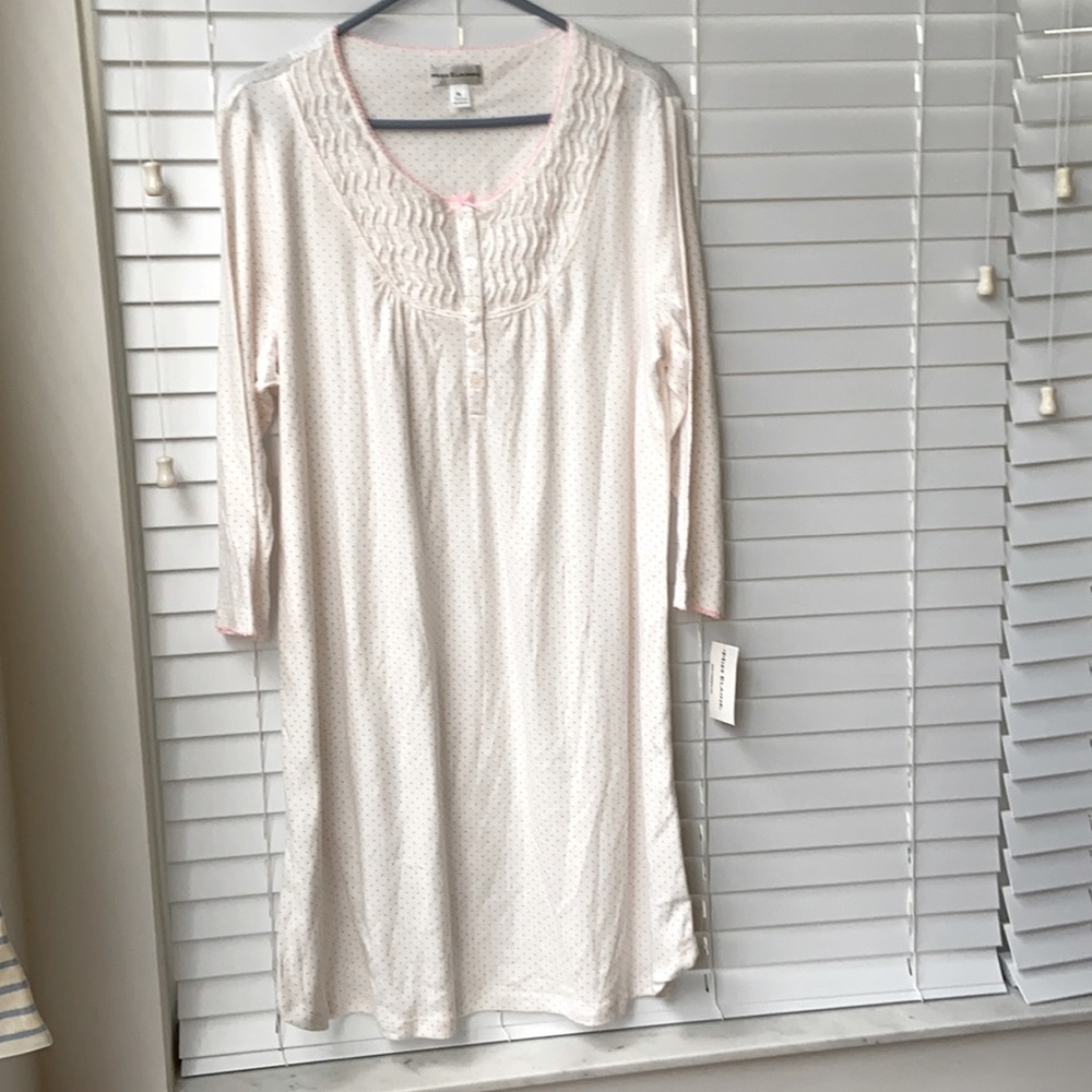 Womens XL Pink and White night gown.